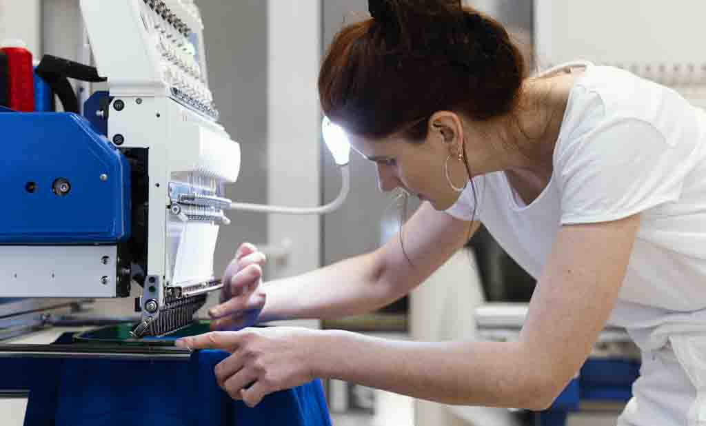 Servicio profesional de bordados de gorras, camisetas, uniformes, bolsas ecologicas, sublimacion grabado de tasas, termos y cilindros de agua, con el logotipo de su empresa u organización