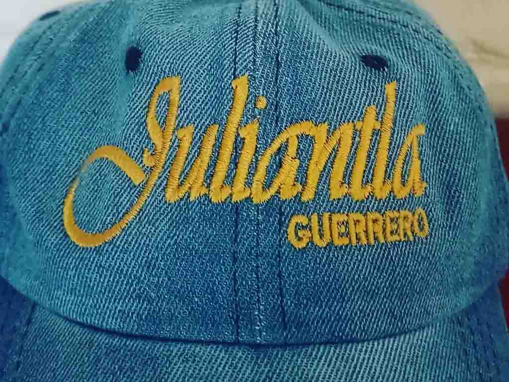 elaboración de bordados, impresiones de gorras, camisetas y chamarras