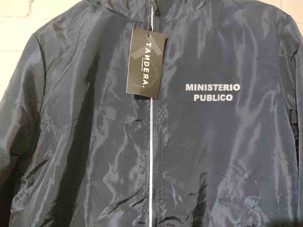 chamarra con logo para instituciones, escuelas o institutos