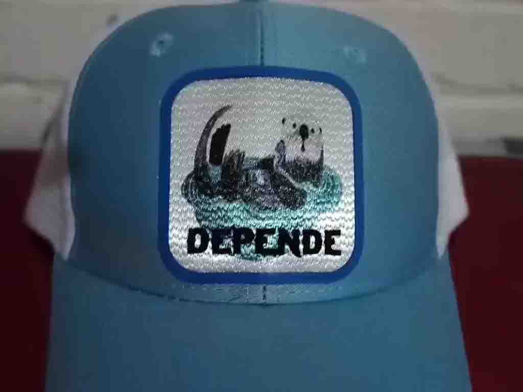 gorra deportiva con bordados kyad